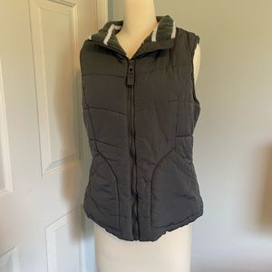 SOLD Gray puffer vest Everlast